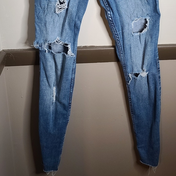 Hollister Skinny Jeans Distressed - Picture 2 of 5